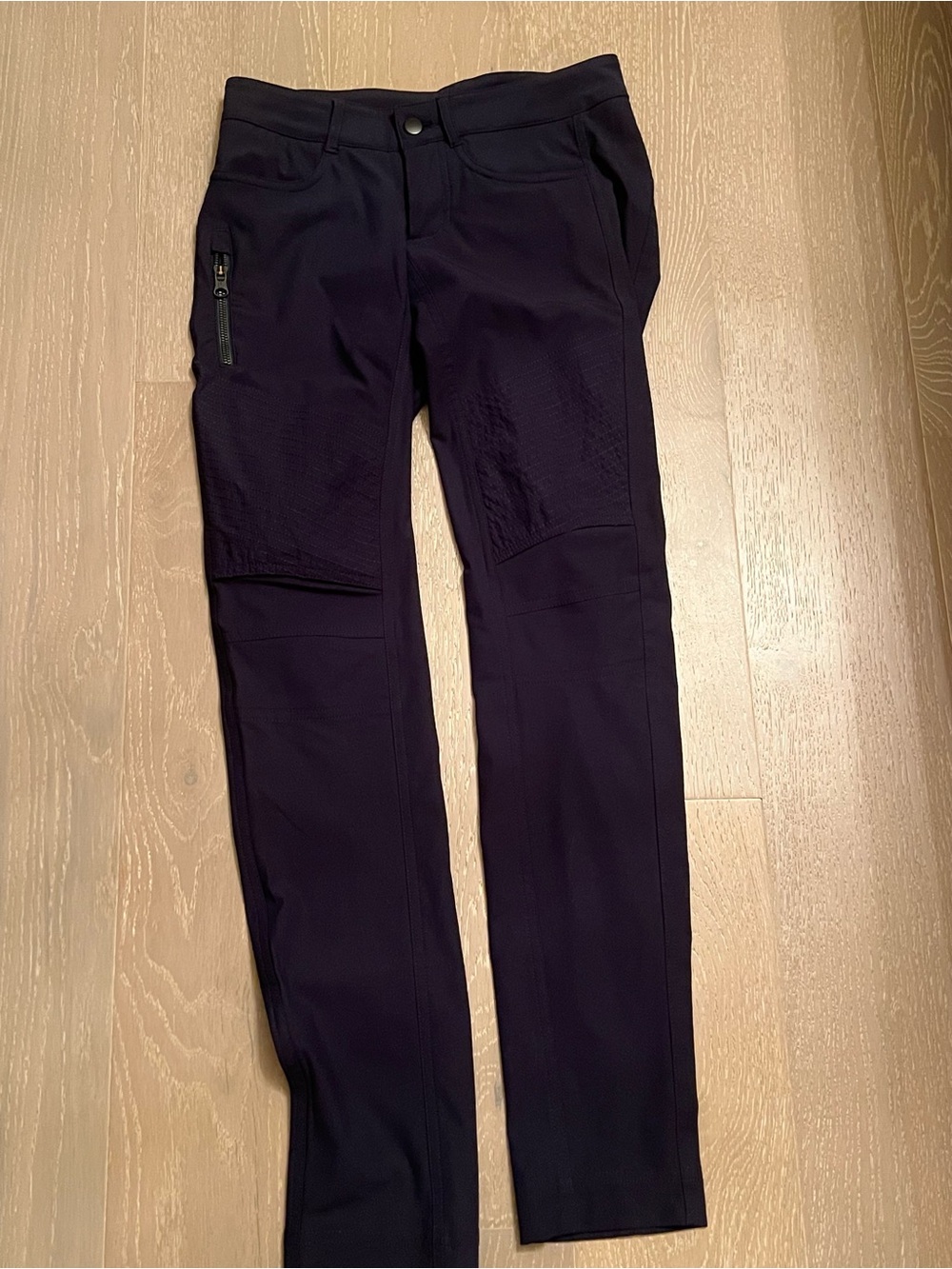 Women’s Lululemon Navy Blue Textured Jogger US 4